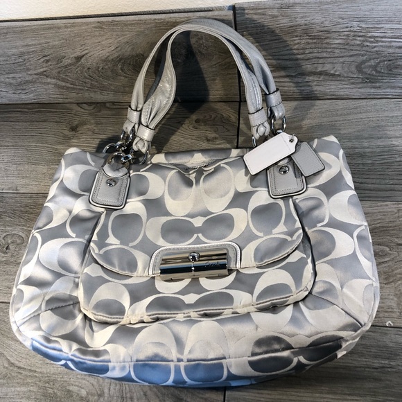 Coach Handbags - Coach Kristin Chain Op art Tote